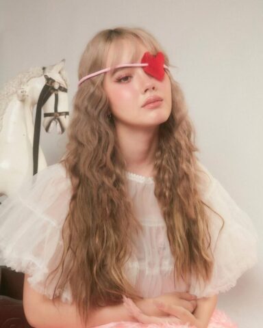 Blinded by LOvE¿Photo- @dhebdhiva Style- @fuskarlaro Makeup- @gwenmakeup assistance- @firsttvibes Hair- @rung.doahair Digitech- @arakorn Pm @by.baimon Studio @studio.woodside