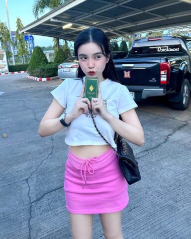 วันนี้พกน้องเขียวมาเฉิดฉายค่าาาา #น้ําหอมพรมายา